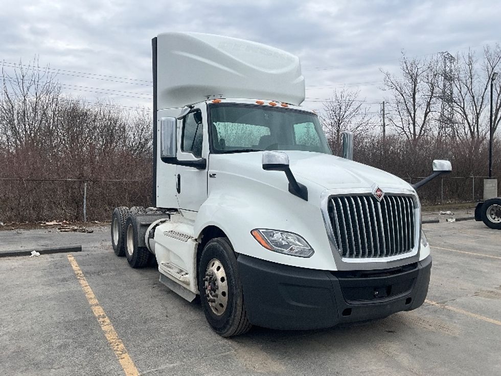 Day Cab Tractor-Heavy Duty Tractors-International-2018-LT625-London-ON-793,908\n\t\tkm-$ 32,000 - Image 1