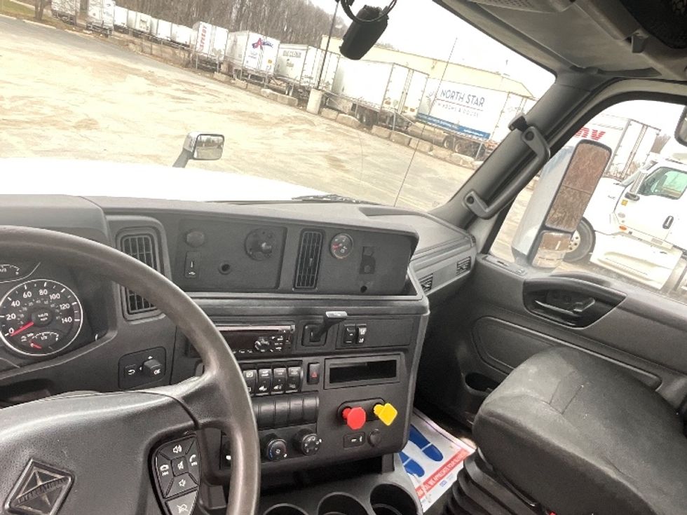 Day Cab Tractor-Heavy Duty Tractors-International-2018-LT625-London-ON-793,908\n\t\tkm-$ 32,000 - Image 10