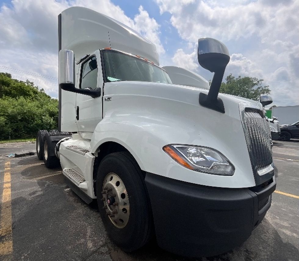 Day Cab Tractor-Heavy Duty Tractors-International-2018-LT625-London-ON-815,313\n\t\tkm-$ 31,000 - Image 1