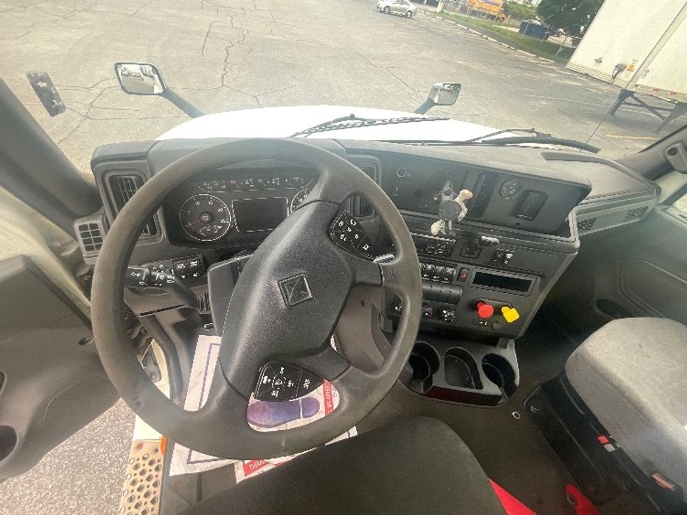 Day Cab Tractor-Heavy Duty Tractors-International-2018-LT625-London-ON-815,313\n\t\tkm-$ 31,000 - Image 11