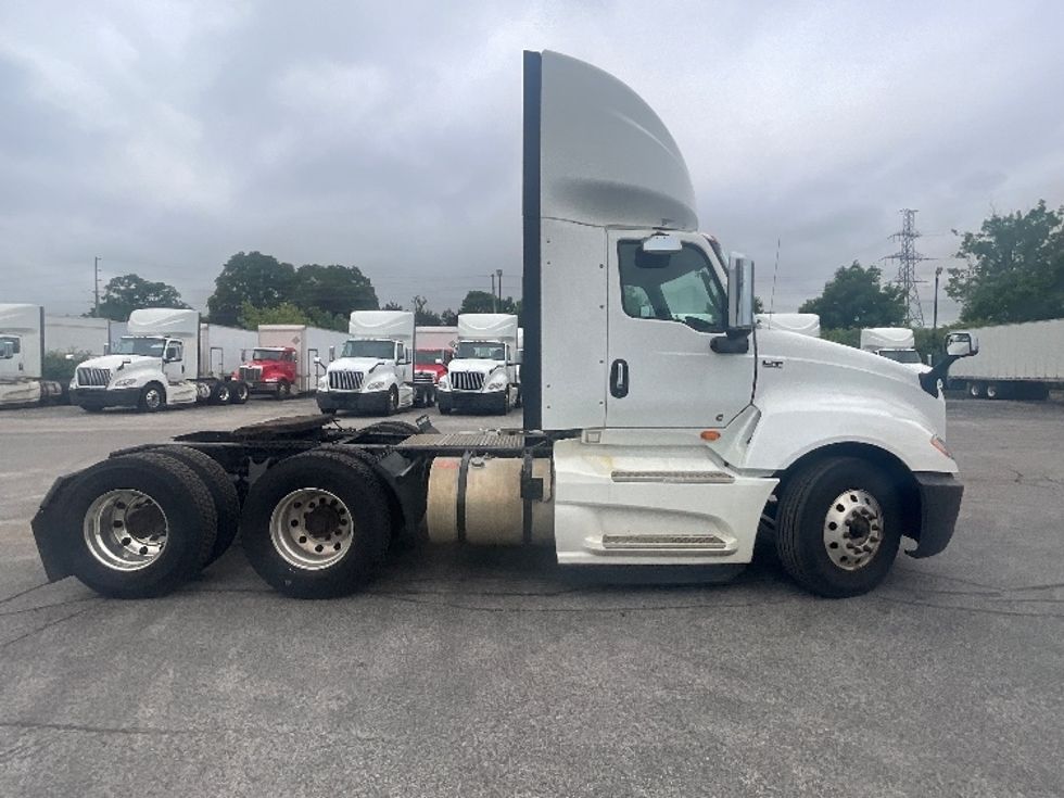 Day Cab Tractor-Heavy Duty Tractors-International-2018-LT625-London-ON-815,313\n\t\tkm-$ 31,000 - Image 8