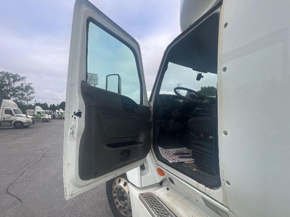 Day Cab Tractor-Heavy Duty Tractors-International-2018-LT625-London-ON-815,313\n\t\tkm-$ 31,000 - Image 9