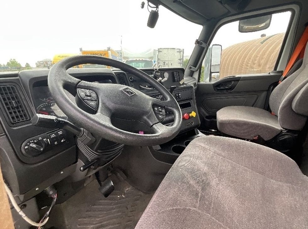 Day Cab Tractor-Heavy Duty Tractors-International-2018-LT625-London-ON-828,542\n\t\tkm-$ 30,500 - Image 10