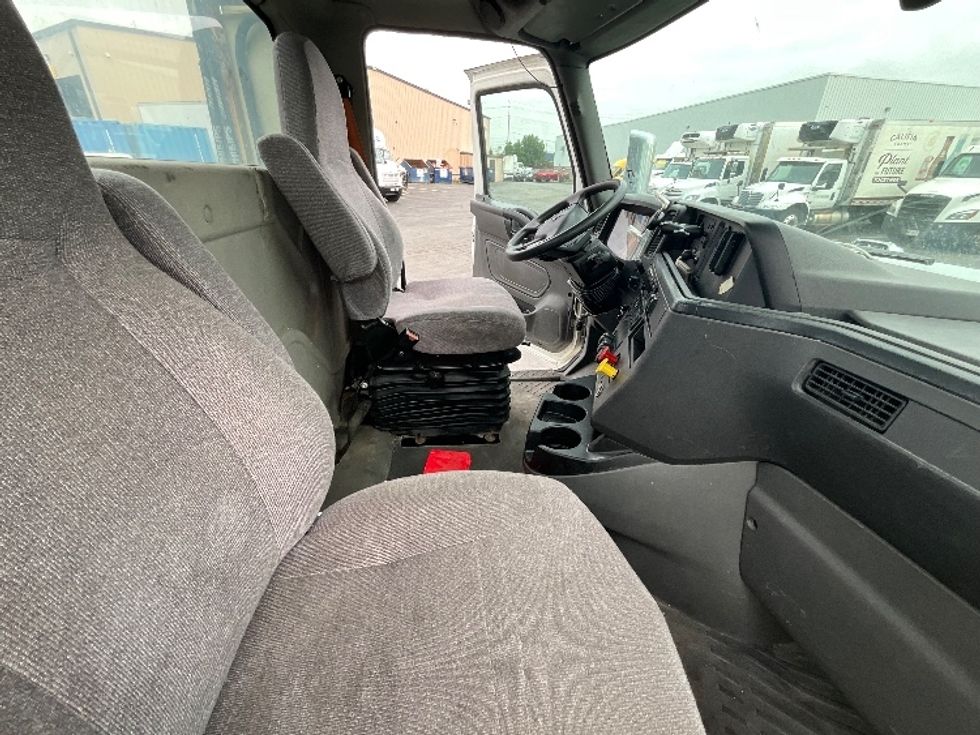 Day Cab Tractor-Heavy Duty Tractors-International-2018-LT625-London-ON-828,542\n\t\tkm-$ 30,500 - Image 13