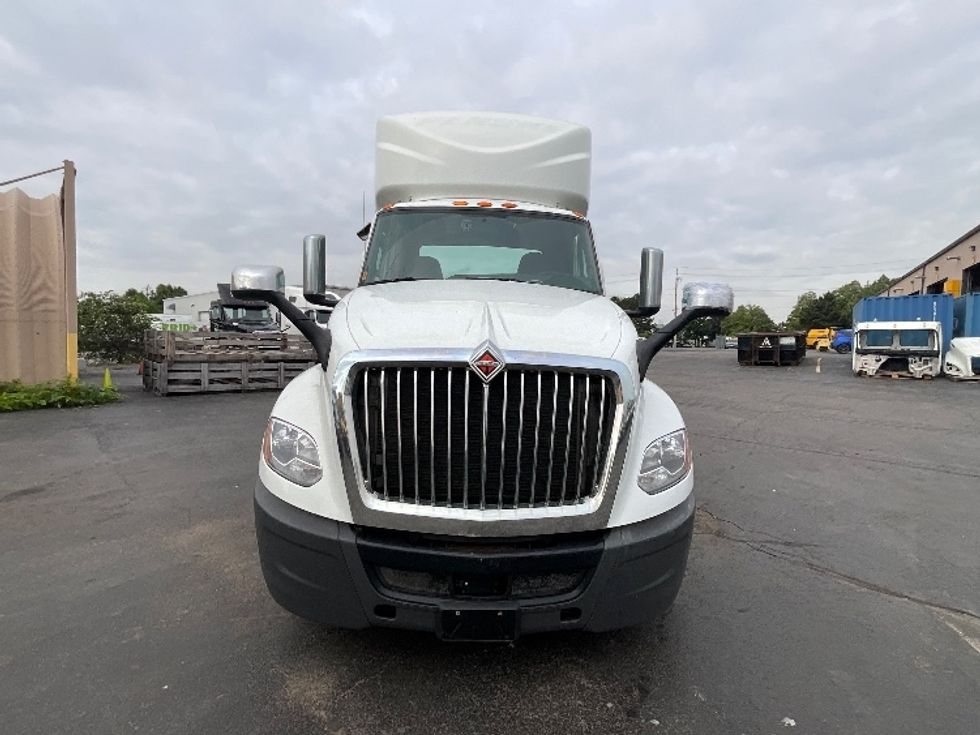 Day Cab Tractor-Heavy Duty Tractors-International-2018-LT625-London-ON-828,542\n\t\tkm-$ 30,500 - Image 2