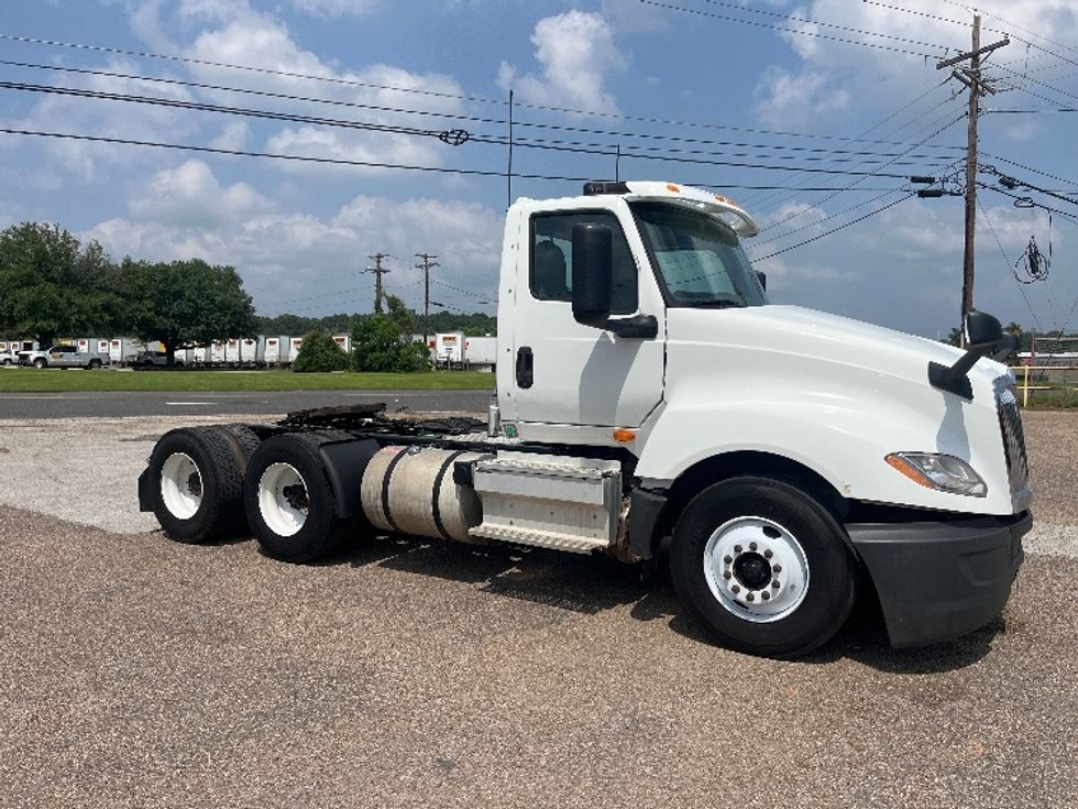 Day Cab Tractor-Heavy Duty Tractors-International-2018-LT625-Longview-TX-461,947\n\t\tmiles-$ 24,250 - Image 1