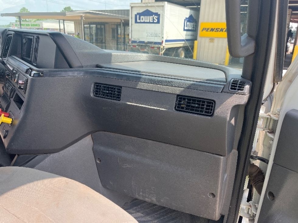 Day Cab Tractor-Heavy Duty Tractors-International-2018-LT625-Longview-TX-461,947\n\t\tmiles-$ 24,250 - Image 13