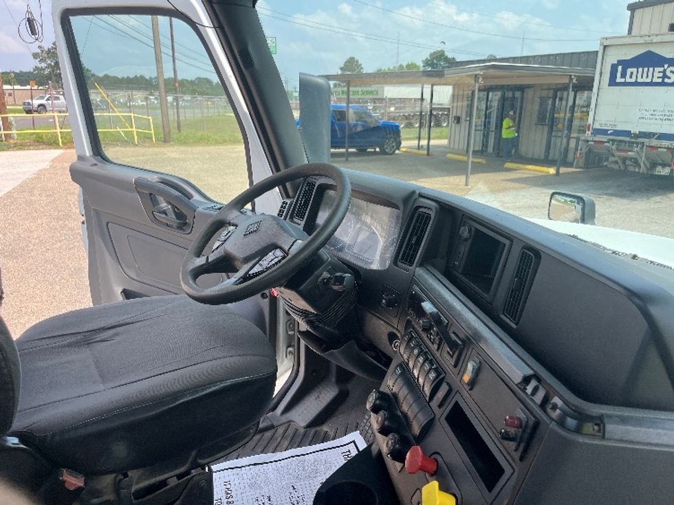 Day Cab Tractor-Heavy Duty Tractors-International-2018-LT625-Longview-TX-461,947\n\t\tmiles-$ 24,250 - Image 14