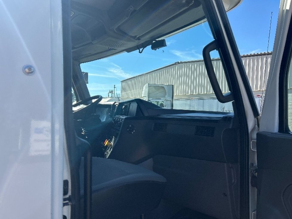 Day Cab Tractor-Heavy Duty Tractors-International-2018-LT625-Mebane-NC-388,966\n\t\tmiles-$ 28,000 - Image 12