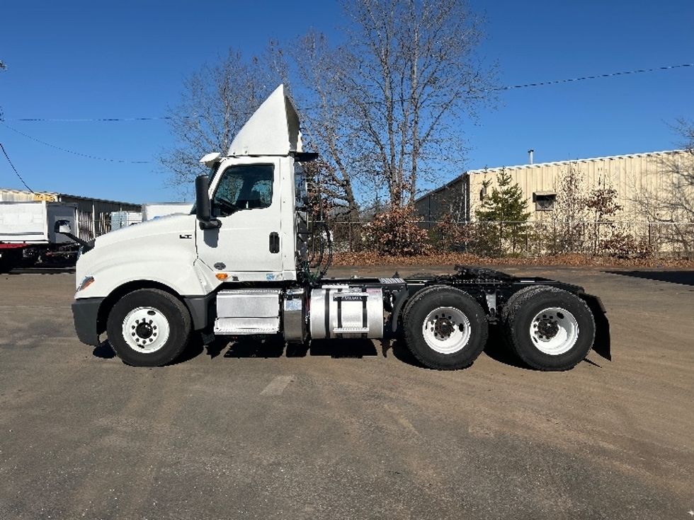 Day Cab Tractor-Heavy Duty Tractors-International-2018-LT625-Mebane-NC-388,966\n\t\tmiles-$ 28,000 - Image 4