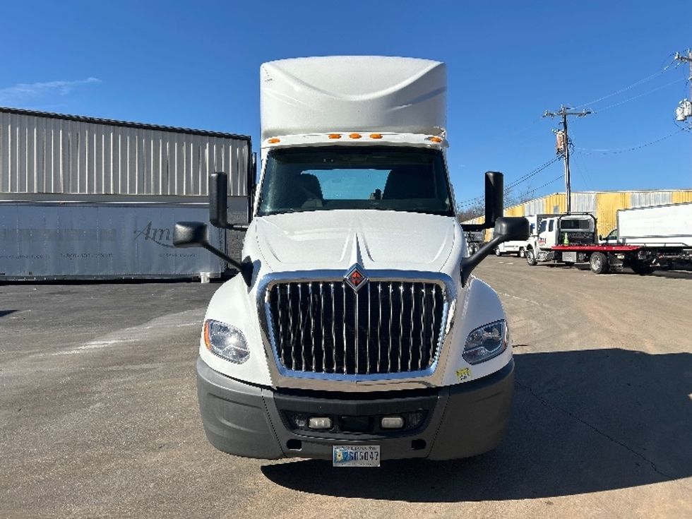 Day Cab Tractor-Heavy Duty Tractors-International-2018-LT625-Mebane-NC-421,619\n\t\tmiles-$ 24,000 - Image 2