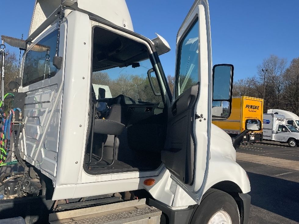 Day Cab Tractor-Heavy Duty Tractors-International-2018-LT625-Memphis-TN-330,805\n\t\tmiles-$ 28,250 - Image 12