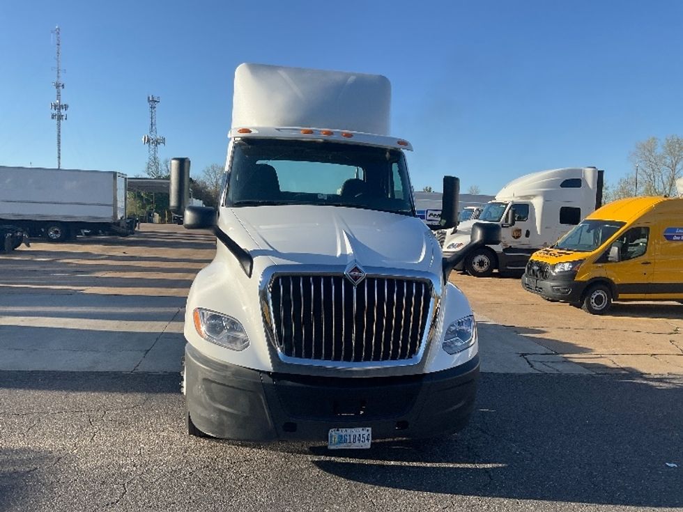 Day Cab Tractor-Heavy Duty Tractors-International-2018-LT625-Memphis-TN-330,805\n\t\tmiles-$ 28,250 - Image 2