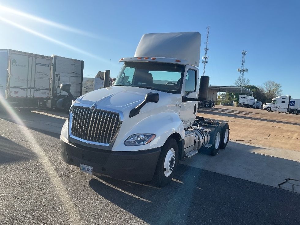 Day Cab Tractor-Heavy Duty Tractors-International-2018-LT625-Memphis-TN-330,805\n\t\tmiles-$ 28,250 - Image 3