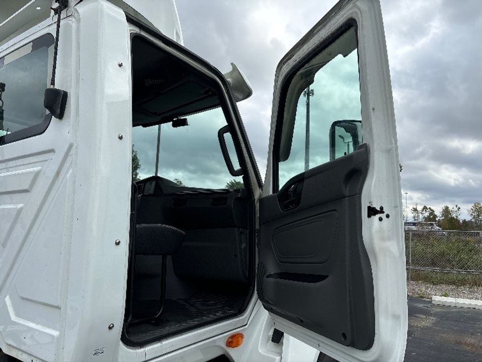 Day Cab Tractor-Heavy Duty Tractors-International-2018-LT625-Middlefield-OH-429,552\n\t\tmiles-$ 24,500 - Image 11
