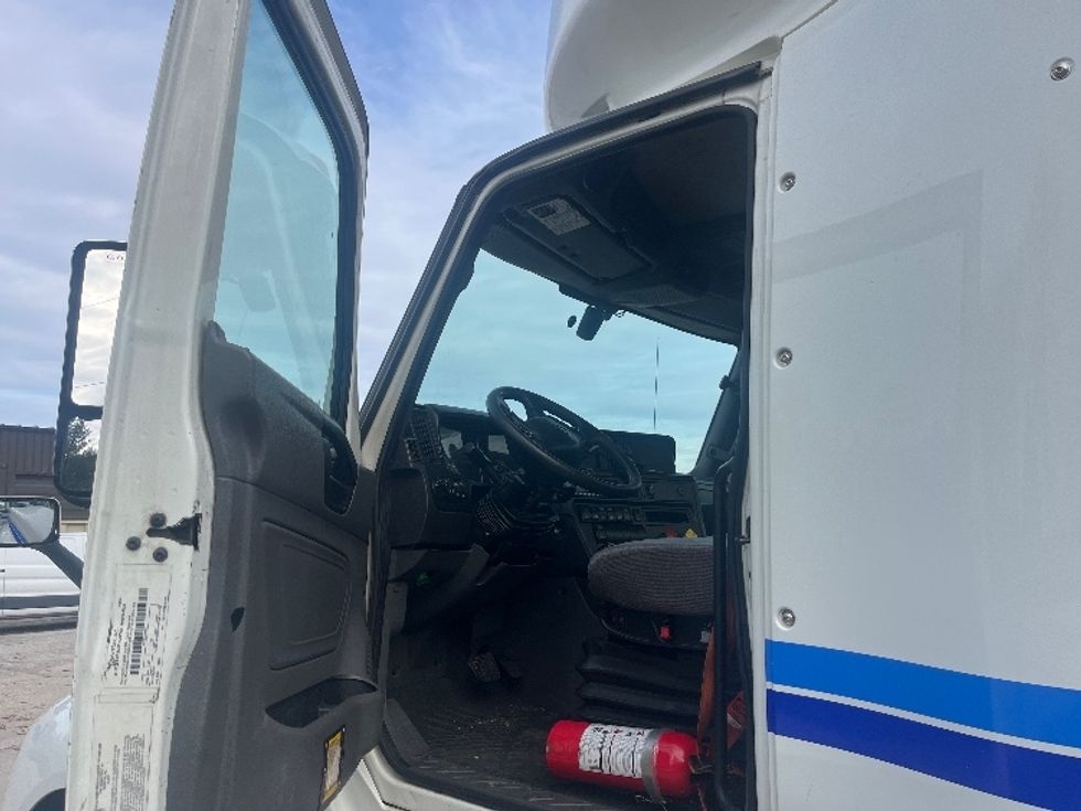 Day Cab Tractor-Heavy Duty Tractors-International-2018-LT625-Middlefield-OH-481,572\n\t\tmiles-$ 30,750 - Image 9
