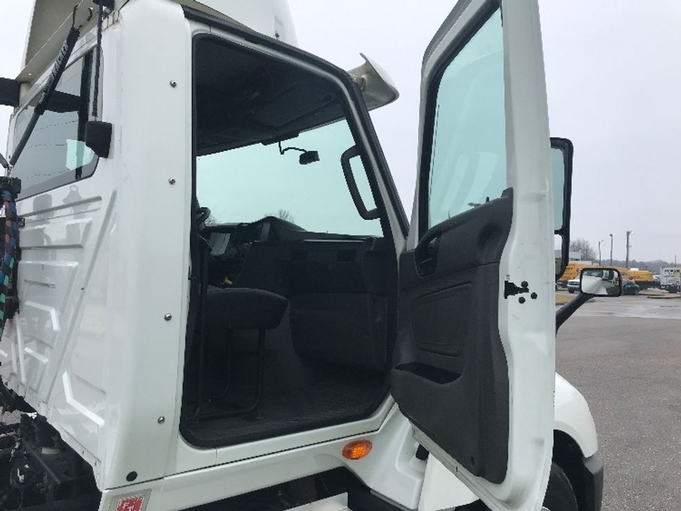 Day Cab Tractor-Heavy Duty Tractors-International-2018-LT625-Montgomery-AL-342,357\n\t\tmiles-$ 24,500 - Image 12