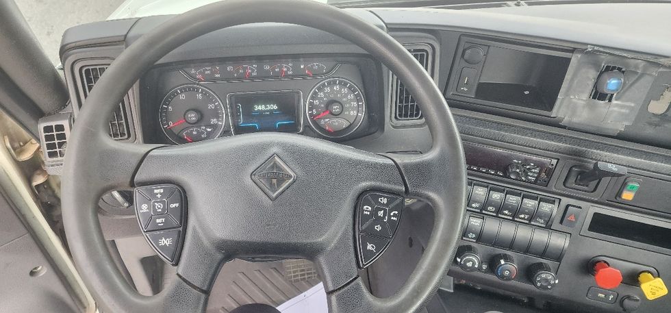 Day Cab Tractor-Heavy Duty Tractors-International-2018-LT625-Montgomery-NY-348,306\n\t\tmiles-$ 23,000 - Image 11