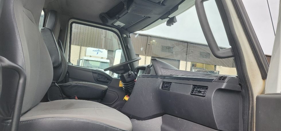 Day Cab Tractor-Heavy Duty Tractors-International-2018-LT625-Montgomery-NY-348,306\n\t\tmiles-$ 23,000 - Image 12
