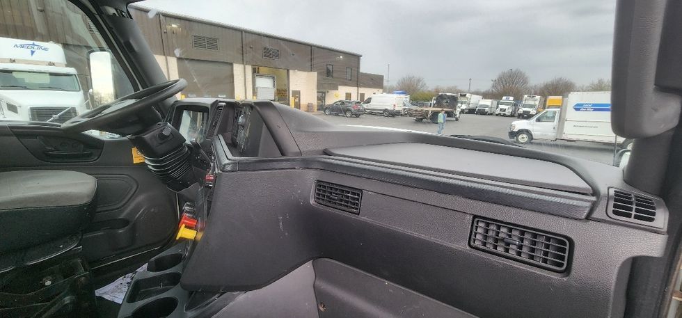 Day Cab Tractor-Heavy Duty Tractors-International-2018-LT625-Montgomery-NY-348,306\n\t\tmiles-$ 23,000 - Image 13