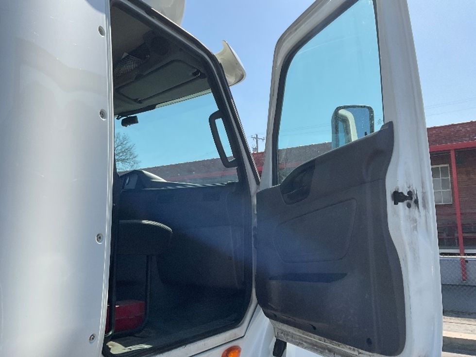Day Cab Tractor-Heavy Duty Tractors-International-2018-LT625-Mount Juliet-TN-331,699\n\t\tmiles-$ 26,500 - Image 12