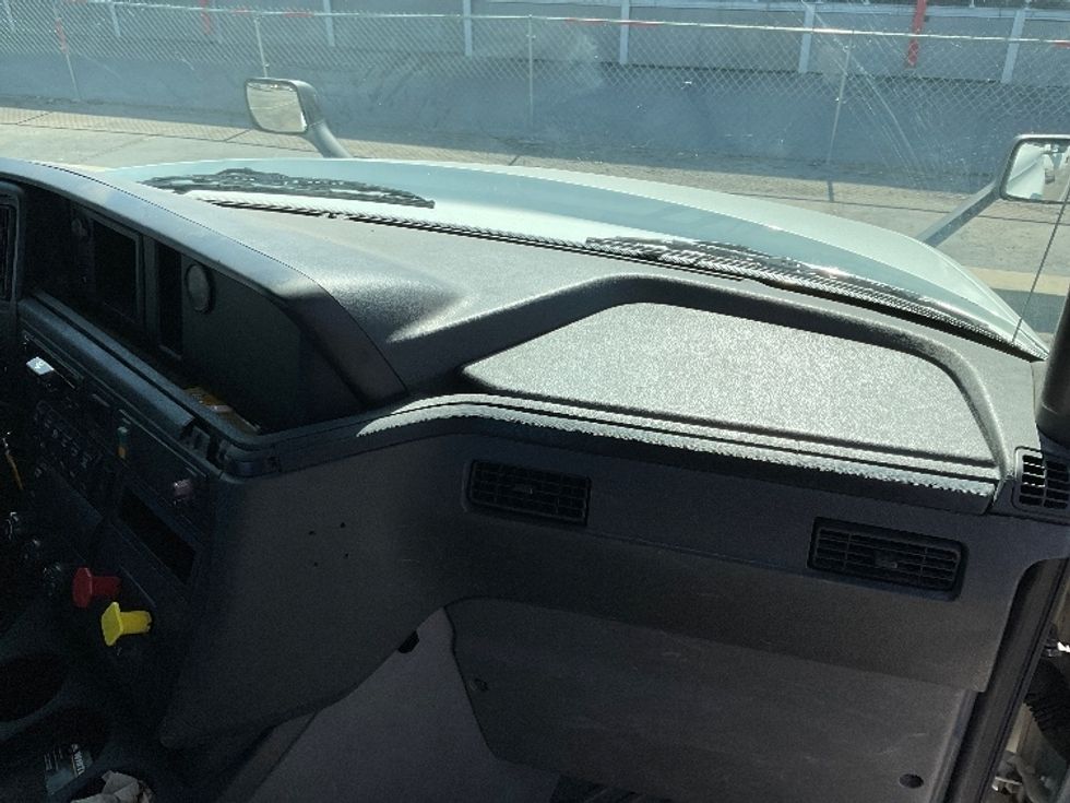 Day Cab Tractor-Heavy Duty Tractors-International-2018-LT625-Mount Juliet-TN-331,699\n\t\tmiles-$ 26,500 - Image 13