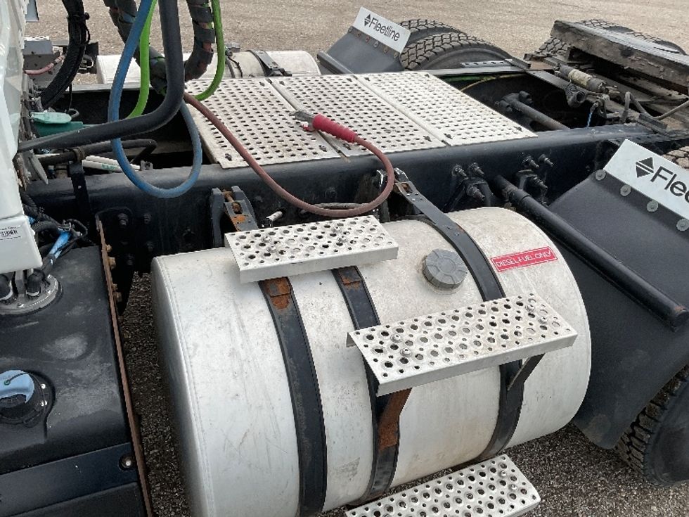 Day Cab Tractor-Heavy Duty Tractors-International-2018-LT625-Muskegon-MI-414,780\n\t\tmiles-$ 23,500 - Image 17