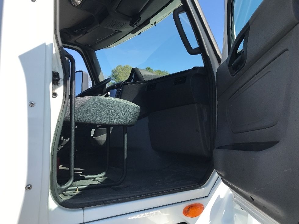 Day Cab Tractor-Heavy Duty Tractors-International-2018-LT625-Newport News-VA-363,220\n\t\tmiles-$ 25,750 - Image 12