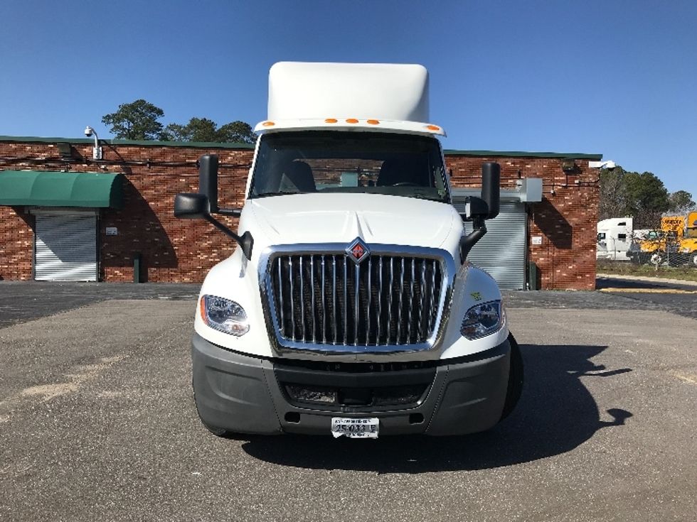 Day Cab Tractor-Heavy Duty Tractors-International-2018-LT625-Newport News-VA-363,220\n\t\tmiles-$ 25,750 - Image 2