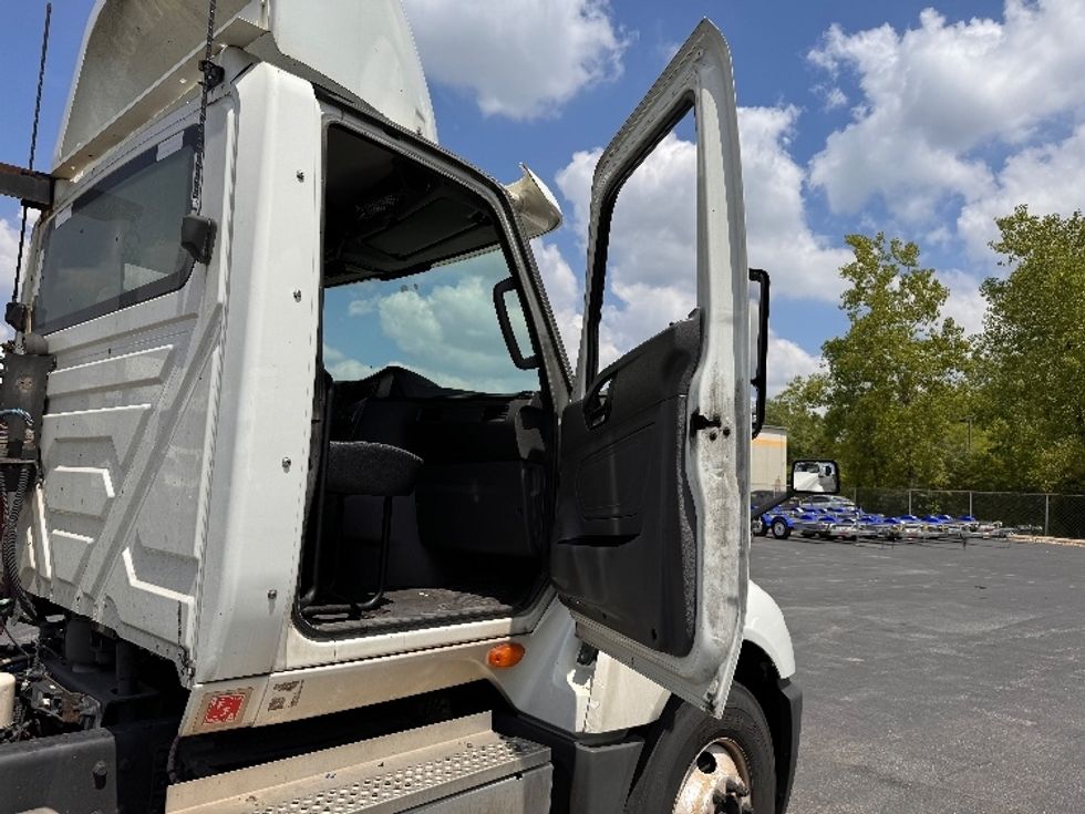 Day Cab Tractor-Heavy Duty Tractors-International-2018-LT625-Obetz-OH-438,925\n\t\tmiles-$ 23,250 - Image 12