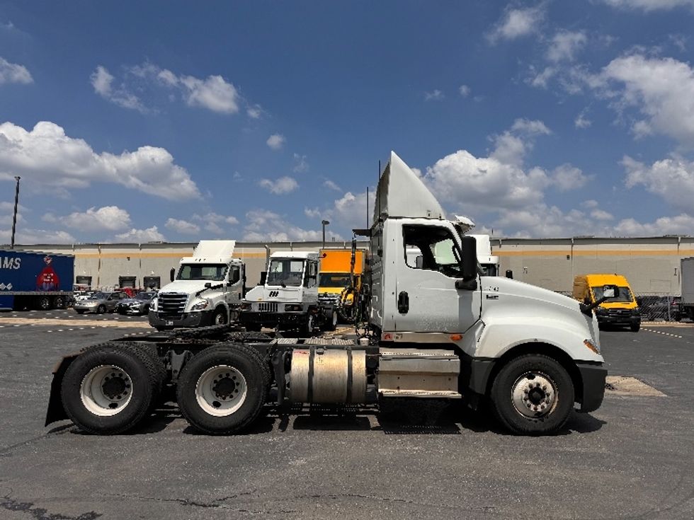 Day Cab Tractor-Heavy Duty Tractors-International-2018-LT625-Obetz-OH-438,925\n\t\tmiles-$ 23,250 - Image 8