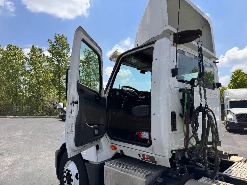 Day Cab Tractor-Heavy Duty Tractors-International-2018-LT625-Obetz-OH-526,587\n\t\tmiles-$ 21,750 - Image 9