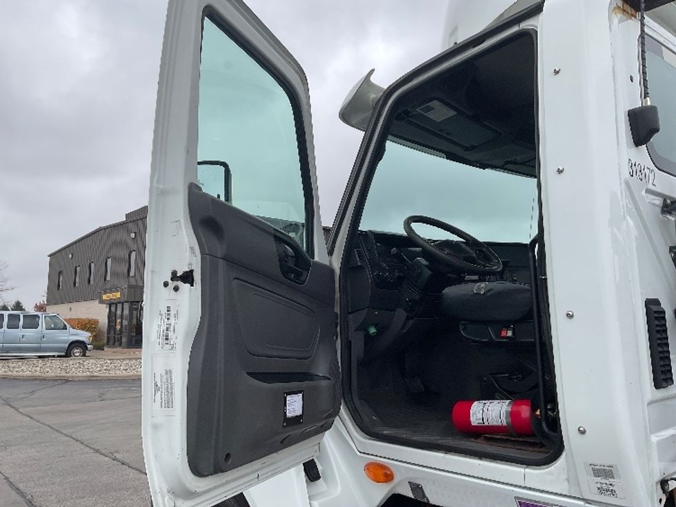 Day Cab Tractor-Heavy Duty Tractors-International-2018-LT625-Perrysburg-OH-266,603\n\t\tmiles-$ 22,500 - Image 9