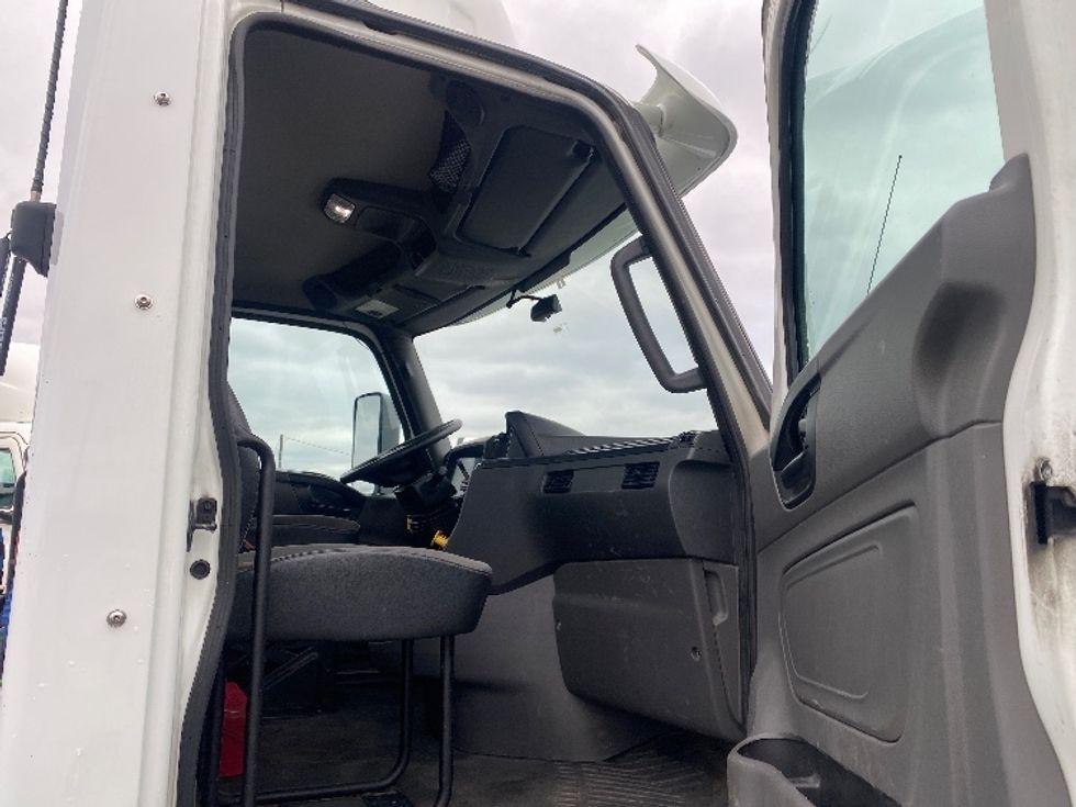 Day Cab Tractor-Heavy Duty Tractors-International-2018-LT625-Piqua-OH-417,995\n\t\tmiles-$ 22,250 - Image 12