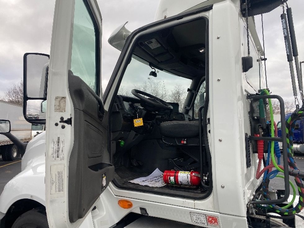 Day Cab Tractor-Heavy Duty Tractors-International-2018-LT625-Piqua-OH-417,995\n\t\tmiles-$ 22,250 - Image 9