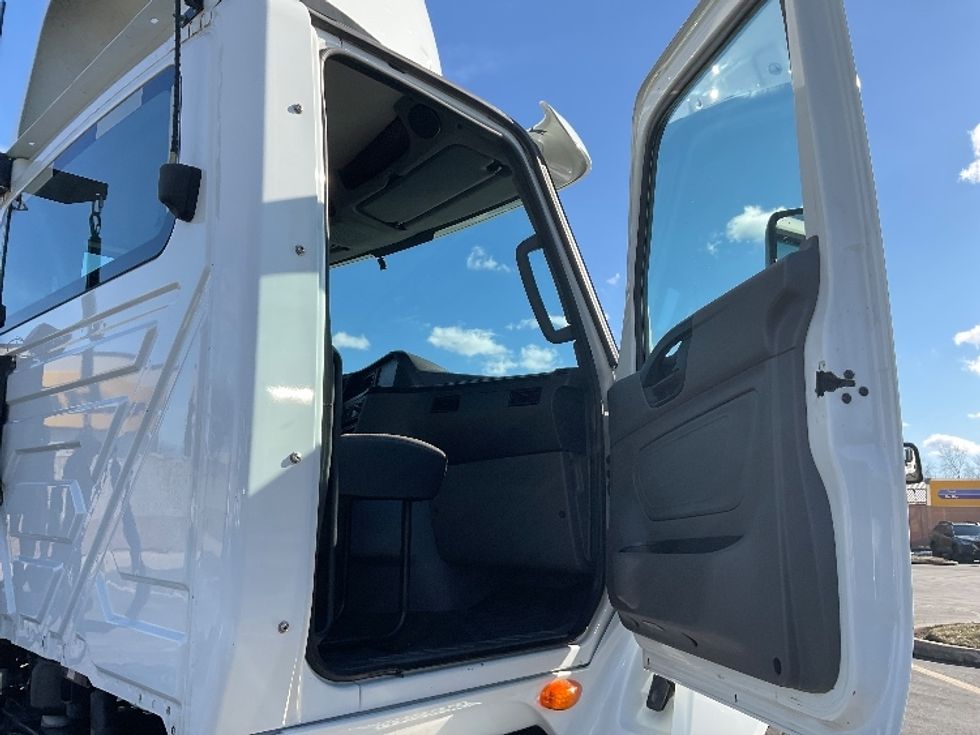 Day Cab Tractor-Heavy Duty Tractors-International-2018-LT625-Piqua-OH-418,622\n\t\tmiles-$ 25,500 - Image 12