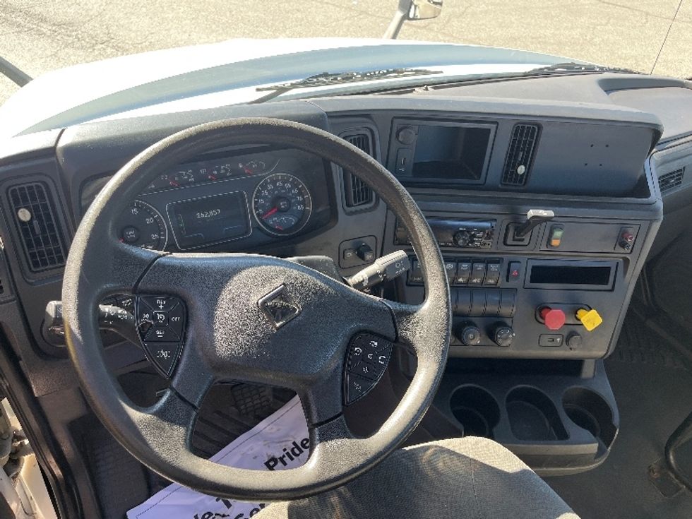 2018 International LT625 LT photo 9