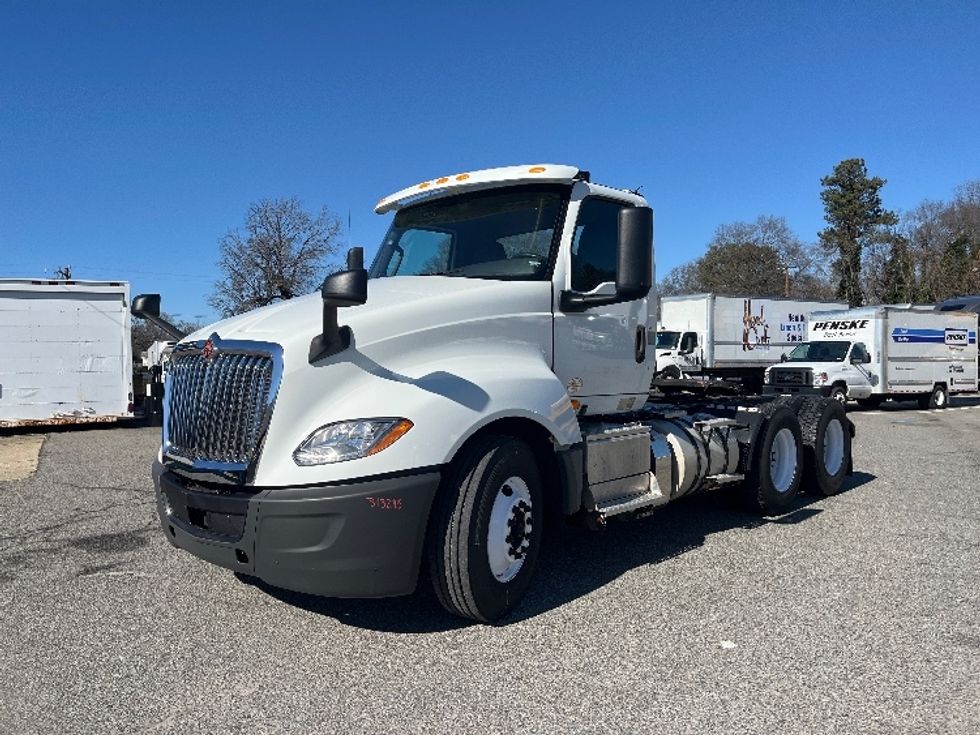 2018 International LT625 LT photo 3