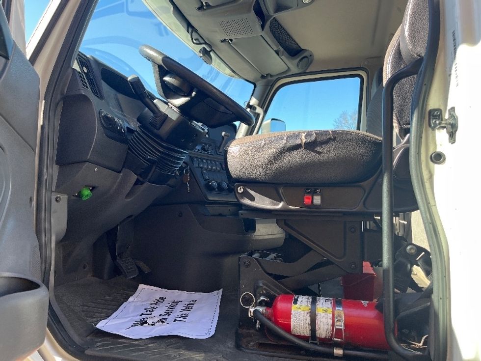 2018 International LT625 LT photo 8