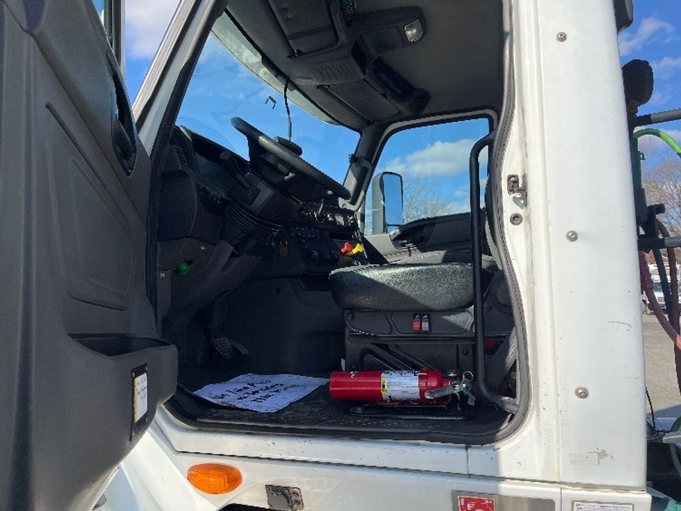 Day Cab Tractor-Heavy Duty Tractors-International-2018-LT625-Richmond-VA-298,898\n\t\tmiles-$ 28,750 - Image 9