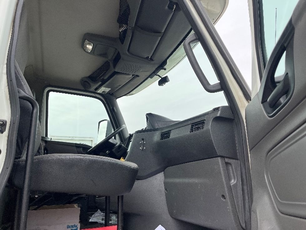 Day Cab Tractor-Heavy Duty Tractors-International-2018-LT625-Richmond-VA-336,030\n\t\tmiles-$ 31,500 - Image 12