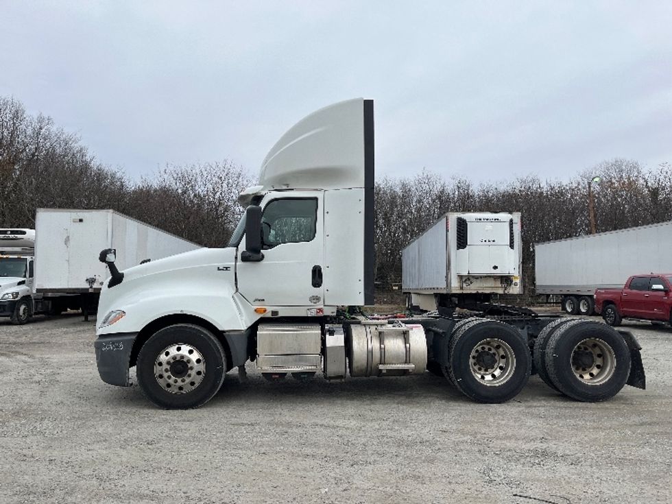 Day Cab Tractor-Heavy Duty Tractors-International-2018-LT625-Richmond-VA-336,030\n\t\tmiles-$ 31,500 - Image 4