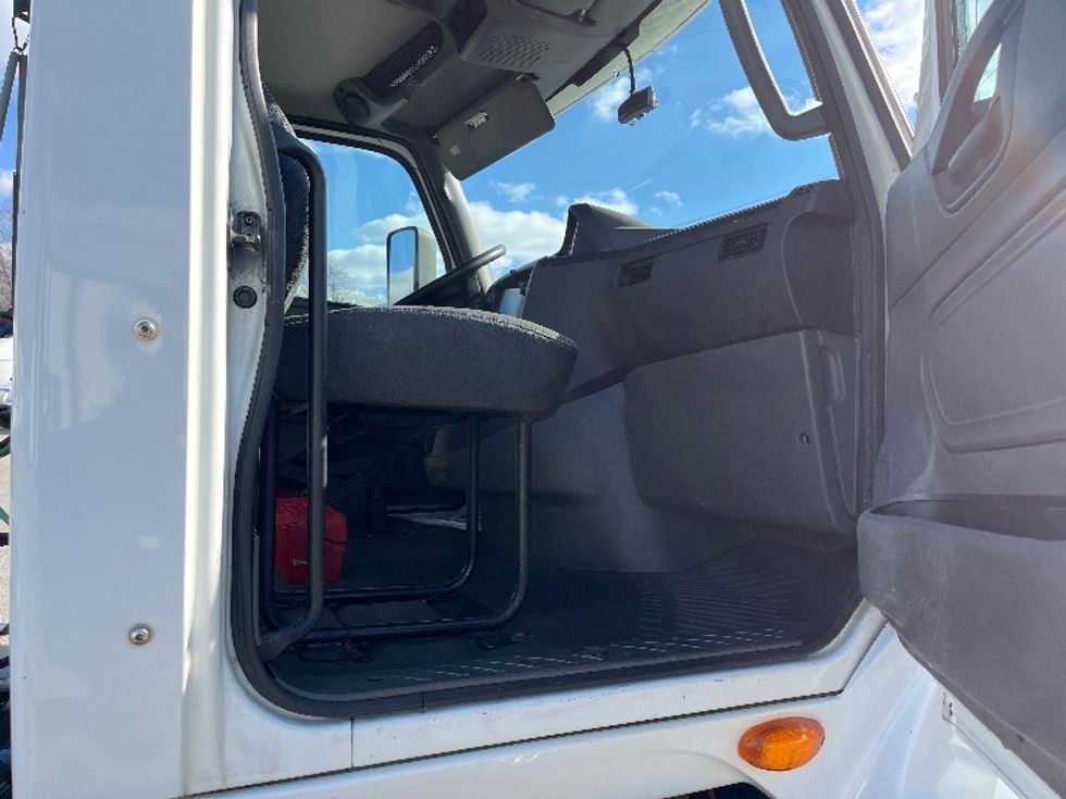 Day Cab Tractor-Heavy Duty Tractors-International-2018-LT625-Richmond-VA-368,822\n\t\tmiles-$ 28,750 - Image 12