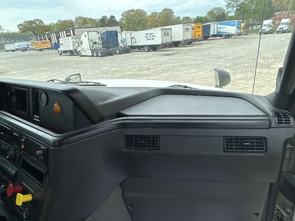 Day Cab Tractor-Heavy Duty Tractors-International-2018-LT625-Richmond-VA-378,514\n\t\tmiles-$ 24,500 - Image 13