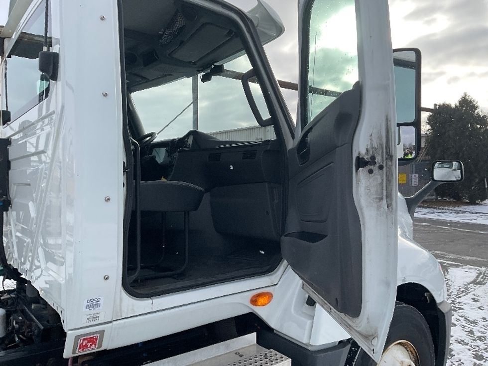 Day Cab Tractor-Heavy Duty Tractors-International-2018-LT625-Rochester-NY-290,589\n\t\tmiles-$ 25,250 - Image 12
