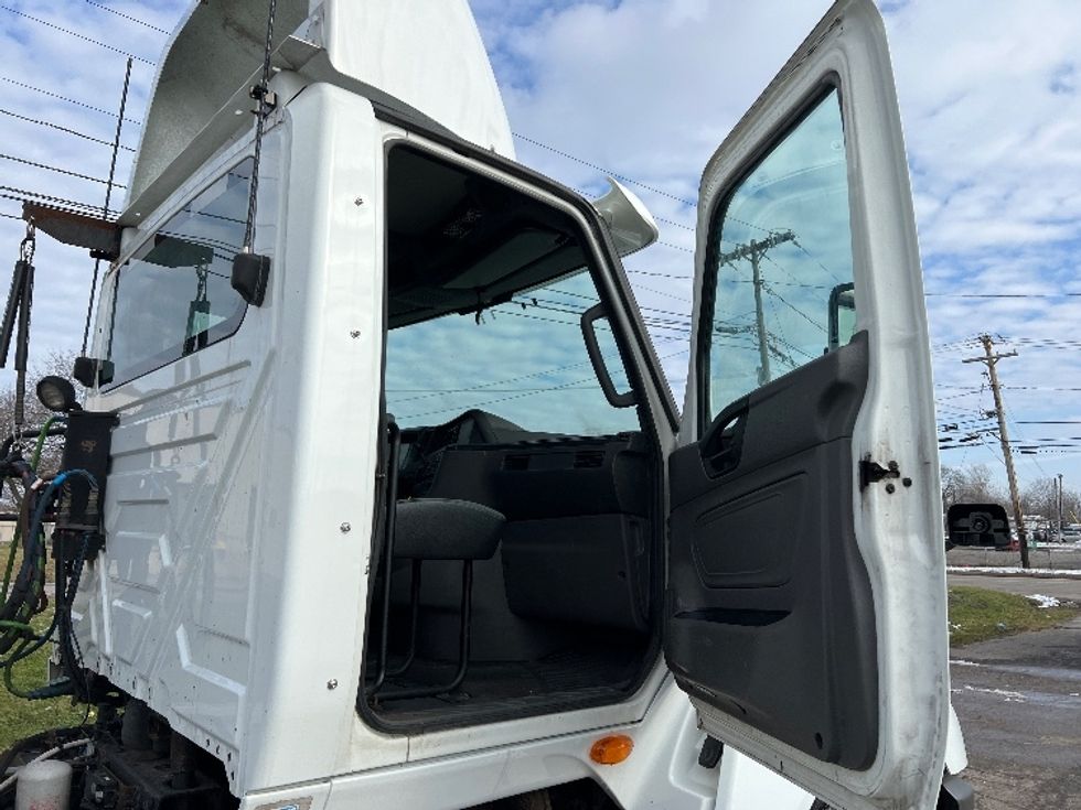 Day Cab Tractor-Heavy Duty Tractors-International-2018-LT625-Rochester-NY-404,200\n\t\tmiles-$ 21,750 - Image 12