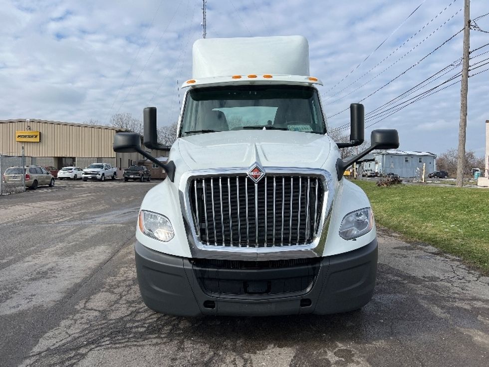 Day Cab Tractor-Heavy Duty Tractors-International-2018-LT625-Rochester-NY-404,200\n\t\tmiles-$ 21,750 - Image 2
