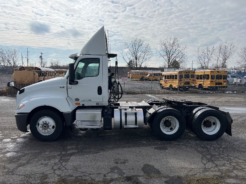 Day Cab Tractor-Heavy Duty Tractors-International-2018-LT625-Rochester-NY-404,200\n\t\tmiles-$ 21,750 - Image 4