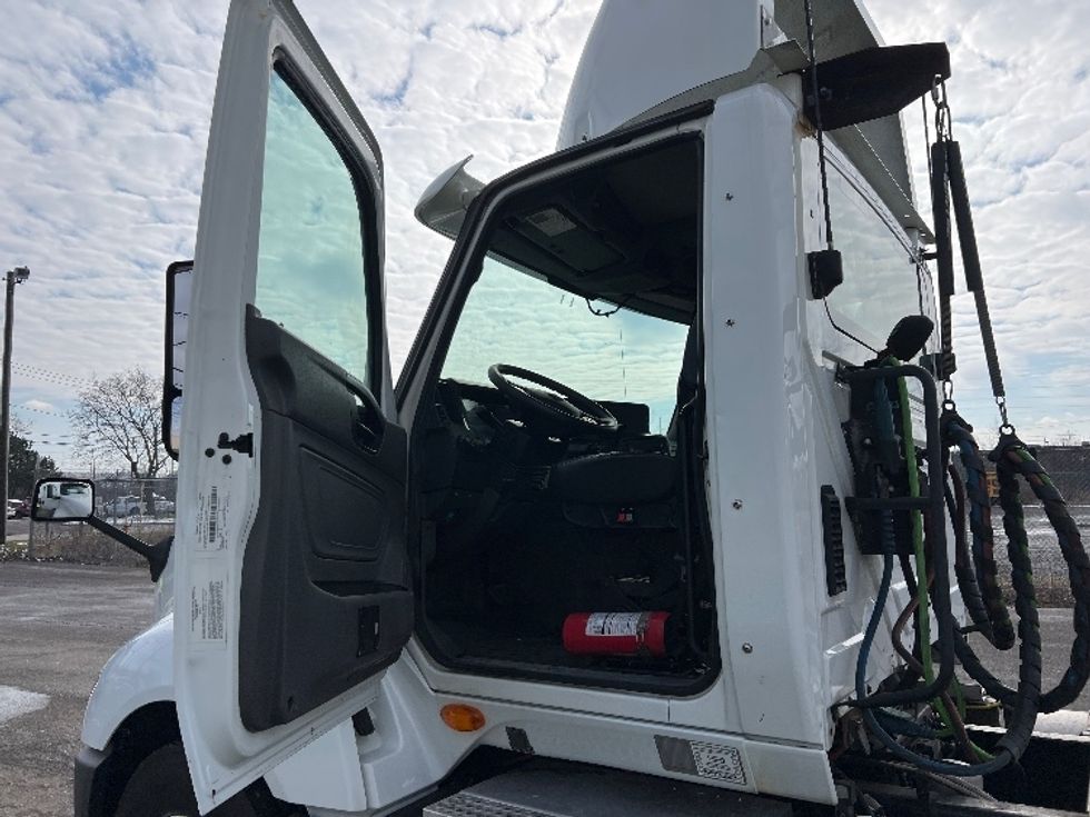 Day Cab Tractor-Heavy Duty Tractors-International-2018-LT625-Rochester-NY-404,200\n\t\tmiles-$ 21,750 - Image 9