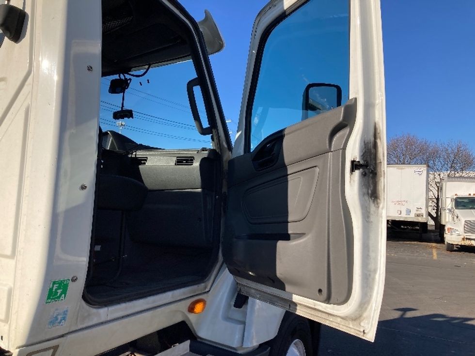 2018 International LT625 LT photo 10